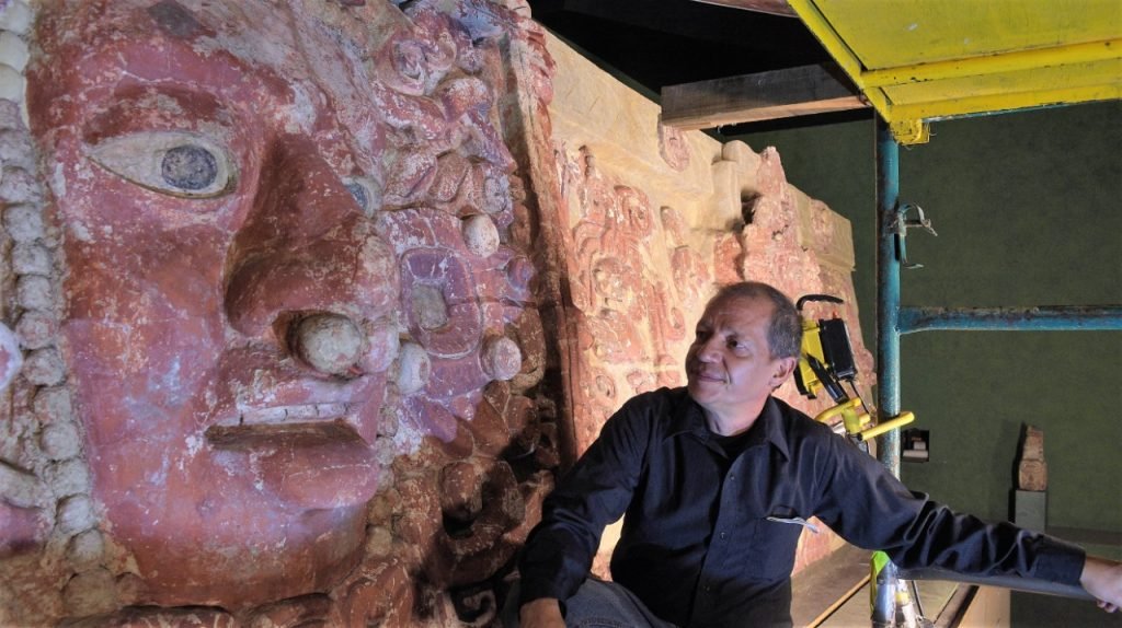 Inicia última etapa del proyecto de conservación del Relieve de Placeres, en el Museo Nacional de Antropología