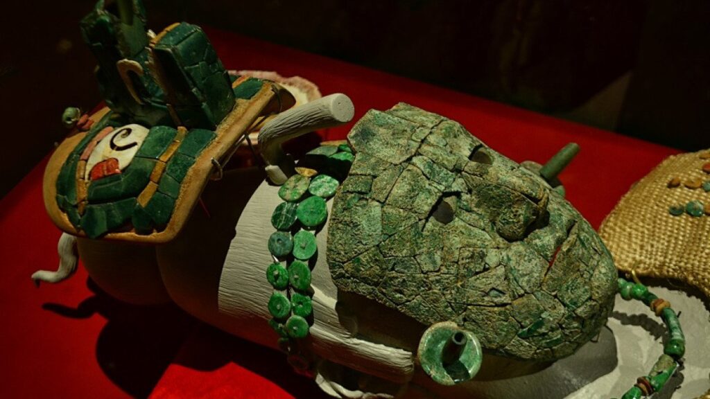 A partir del próximo 14 de marzo podrá verse en plataformas digitales el documental La tumba de la Reina Roja de Palenque, en el que se recrea el hallazgo de este vestigio arqueológico en Chiapas, en julio de 1994.