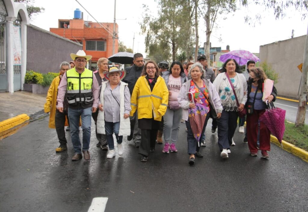 Azucena Cisneros salda deuda histórica pavimentando 2.8 km en Altavilla