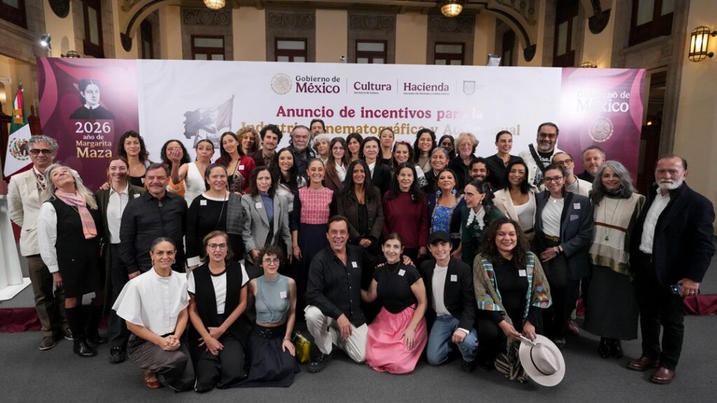 Presidenta Sheinbaum agradece el reconocimiento de Salma Hayek por incentivos al cine mexicano