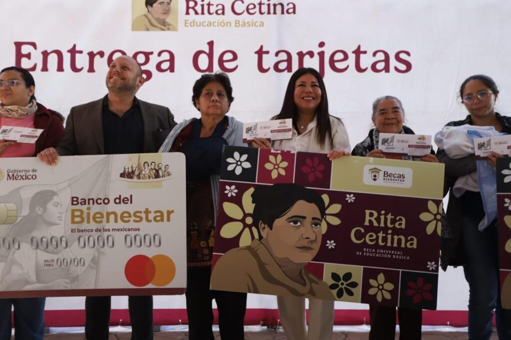 Entregan más de 4 mil tarjetas de la beca “Rita Cetina” a estudiantes de educación básica