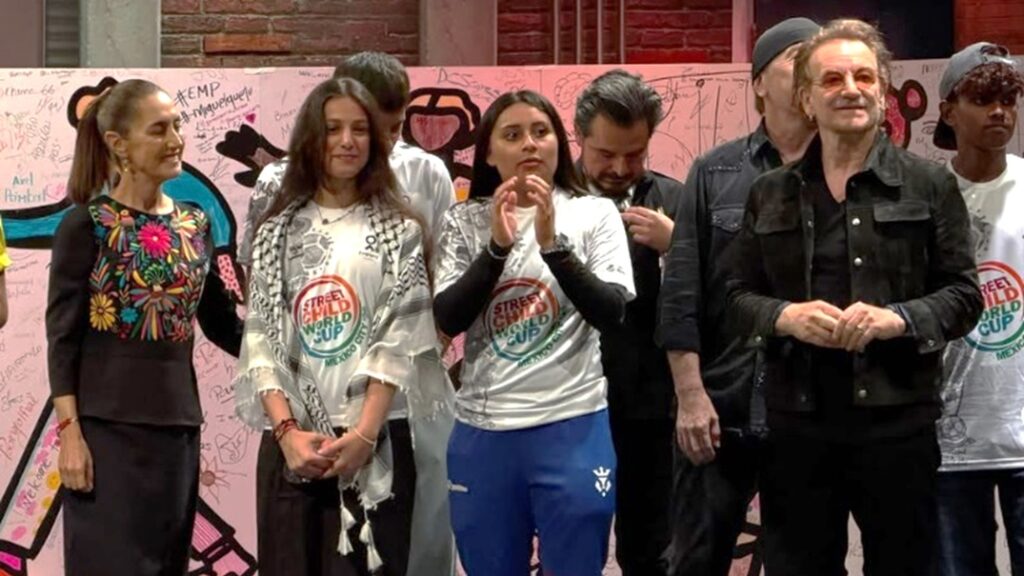 Sheinbaum se reúne con integrantes de U2 en evento a favor de la paz